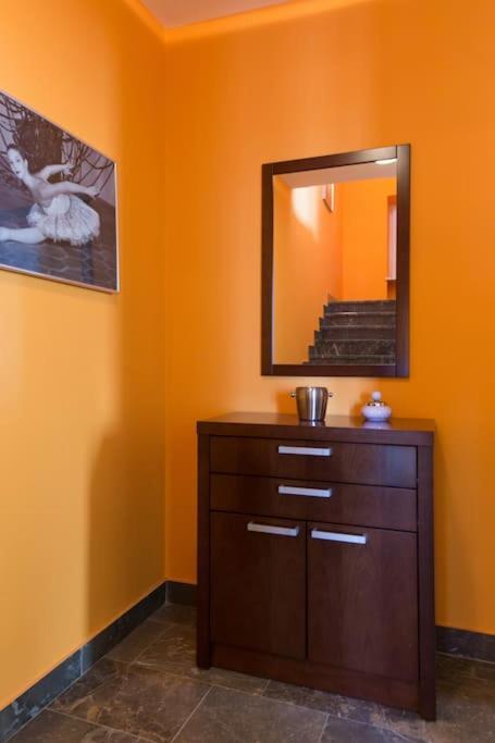 Villa Ajda - Orange Room Omišalj Εξωτερικό φωτογραφία