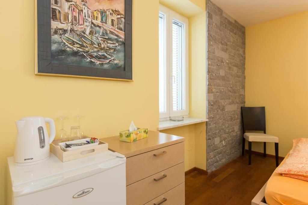 Villa Ajda - Orange Room Omišalj Εξωτερικό φωτογραφία